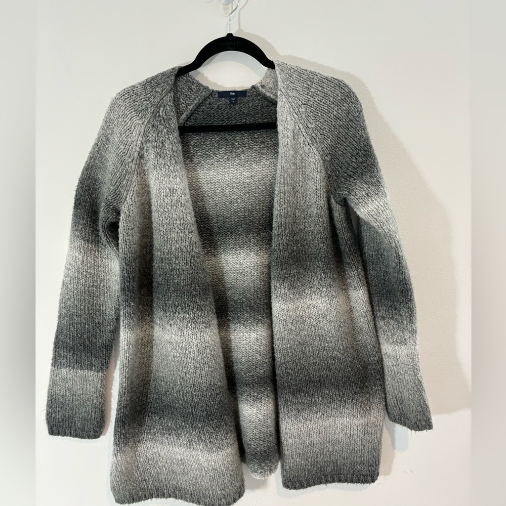 Gap Medium Open Front Sweater Shades of Gray Warm Cozy Warm Business Casual Top